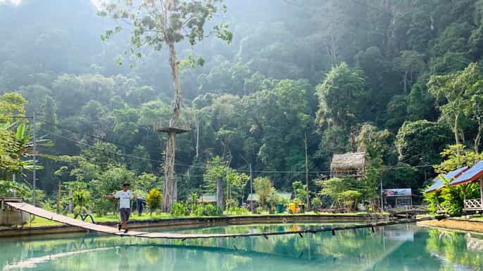 vang vieng transferência particular de tuk tuk para as lagoas azuis