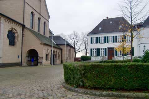 Düsseldorf: Kaiserswerth Past & Present City Discovery Game