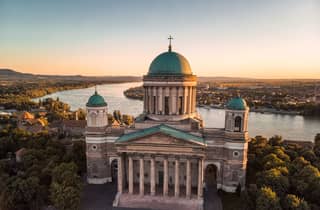 Da Budapest: Tour di un giorno intero dell'ansa del Danubio con pranzo