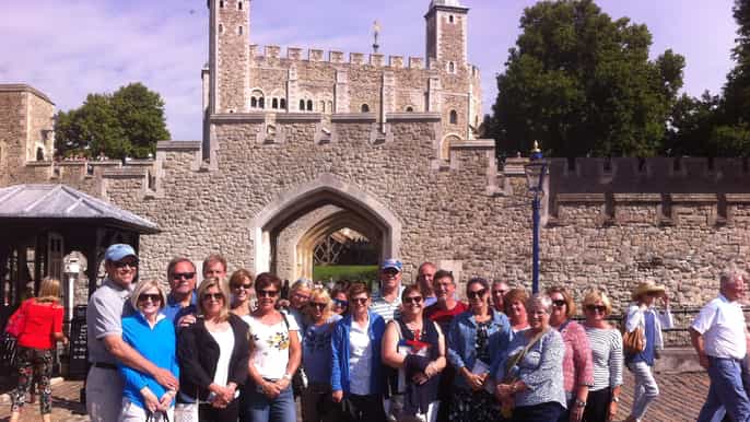 london easy access tower of london with thames river walk