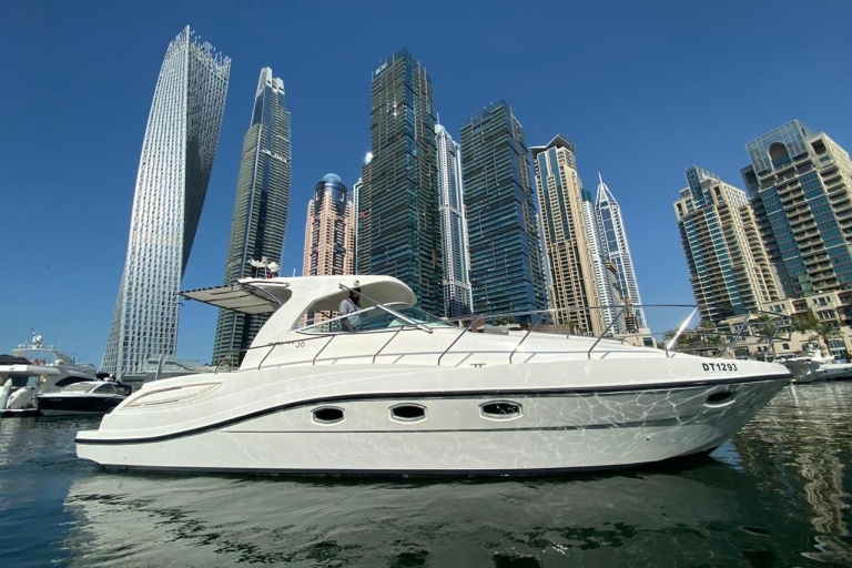 Dubai Marina : balade de 2 h en yachtDubai Marina : excursion privée de 2 h en bateau