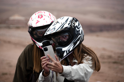 Marrakech: Excursión por el desierto de Agafay con quad, paseo en camello y cena