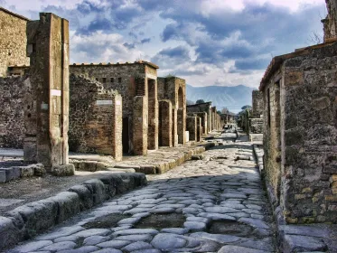 Neapel: Amalfiküste Transfer mit 2-stündiger Pompeji-Pause