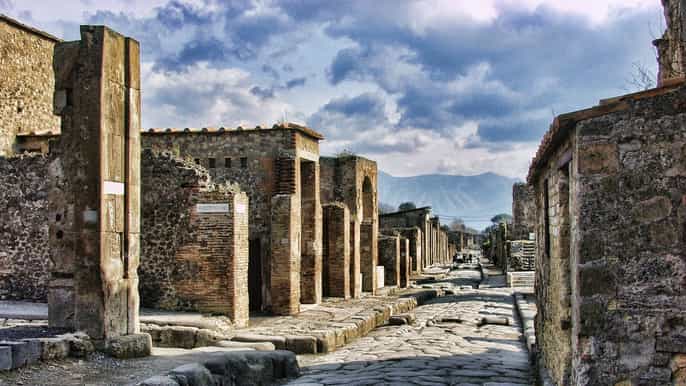 naples amalfi coast transfer with 2hour pompeii break