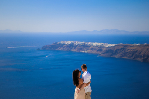 Santorini: shooting con fotografo privato per la vacanzaServizio fotografico di 90 minuti (45 foto in 2 località)