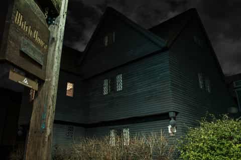 Salem: Ghosts, Witches, & Warlocks Guided Walking Tour