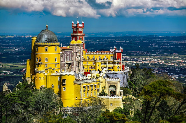 Lisbon: Sintra, Pena Palace, Roca & Cascais Guided Tour