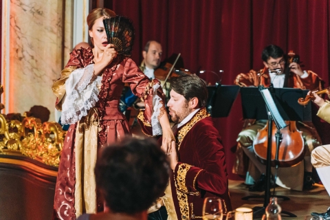 Prag: Eintrittskarte für Mozart-Konzert mit 3-Gänge-MenüExklusive Balkonbox mit Begrüßungsgetränk