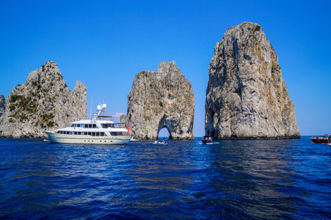 Depuis Sorrente : Excursion d'une journée à Capri et Anacapri avec la Grotte BleueVisite de Capri en anglais