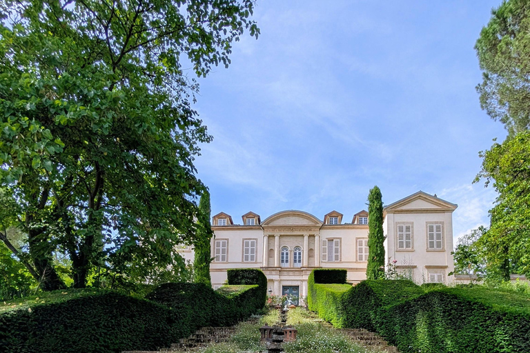 Discover Château de Saurs: guided visit & tasting straight from the barrel Discover Château de Saurs: Guided Visit & Barrel Tasting