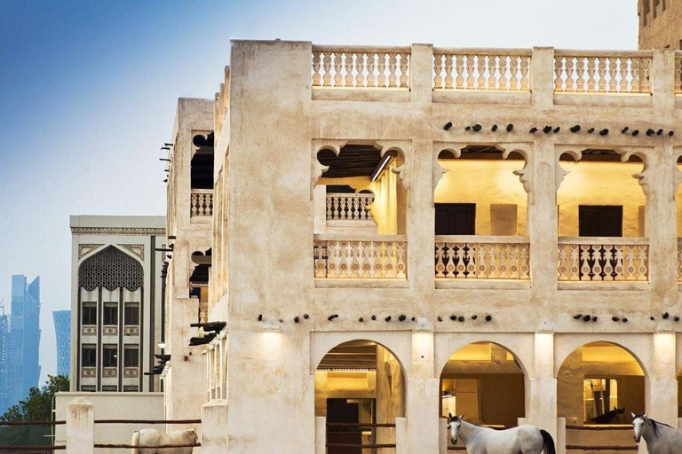 Doha: Guided Night Tour with Lights, Culture & Landmarks