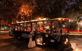 Savannah: Ghosts & Gravestones Trolleybus Sightseeing Tour