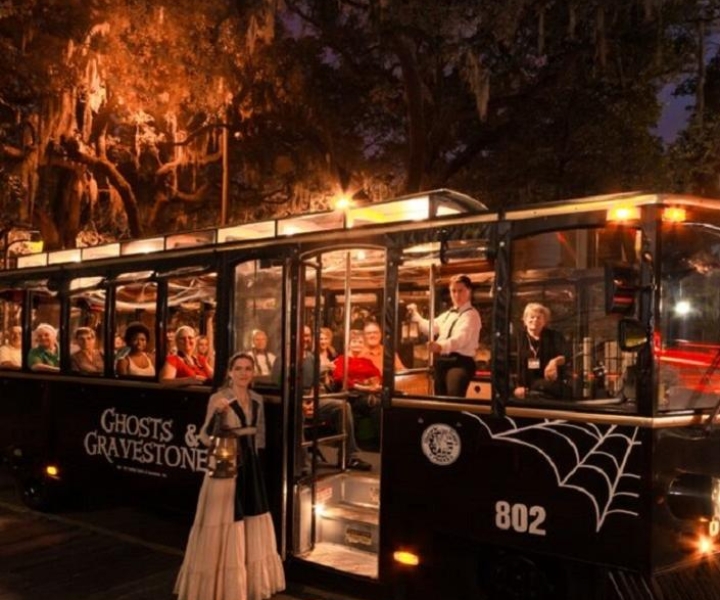 Savannah: Ghosts and Gravestones Tour with Low House Entry