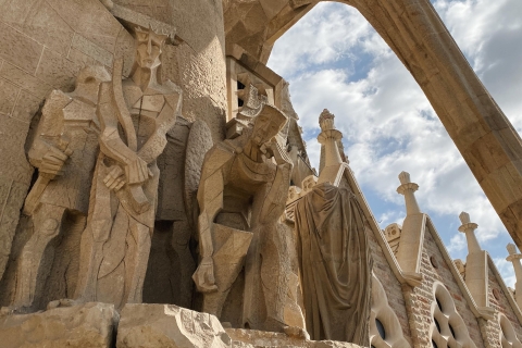 Barcelona: Dzielnica Gotycka i prywatna wycieczka Sagrada FamiliaBarcelona: piesza wycieczka po Dzielnicy Gotyckiej i Sagrada Familia
