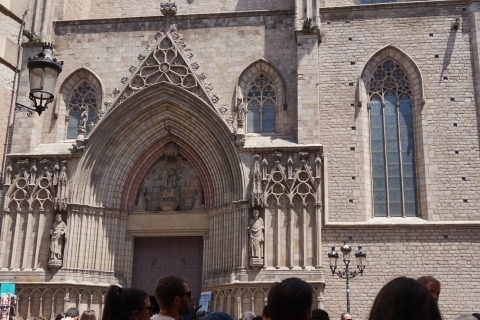 Barcelone : visite privée du quartier gothique et de la Sagrada FamiliaBarcelone : visite à pied du quartier gothique et de la Sagrada Familia