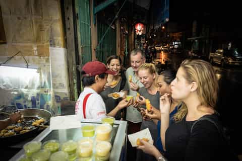 Bangkok: Small Group Evening Street Food Walk