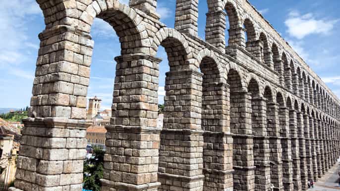 from madrid Ávila and segovia fullday tour in chinese