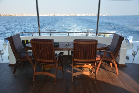 Hurghada : croisière en yacht 6 en 1, snorkeling et buffetVisite depuis Makadi/Soma Bay/El Gouna/Sahl Hasheesh/Safaga