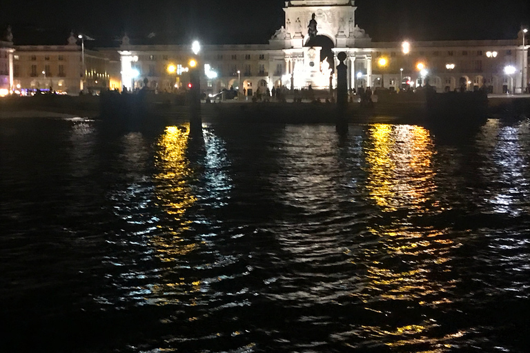 Lisboa: recorrido en barco de vela de fuegos artificiales de Nochevieja