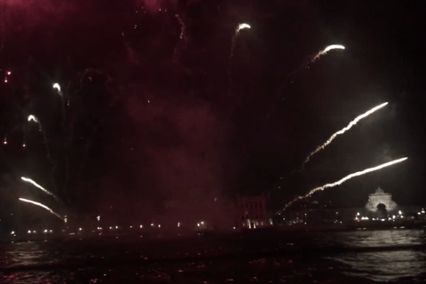 Lisboa: recorrido en barco de vela de fuegos artificiales de Nochevieja