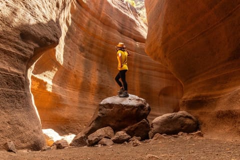 Gran Canaria: Privates Fotoshooting in Schlucht und Höhle