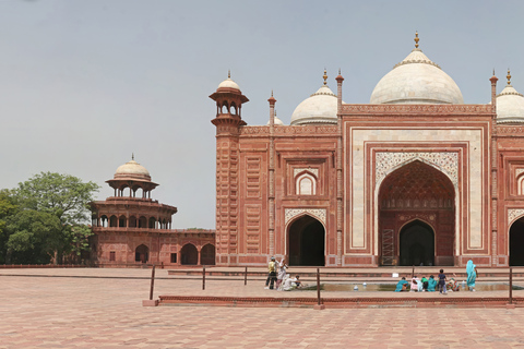 Delhi: Dagstur med tåg till Taj Mahal och Agra med allt inkluderat