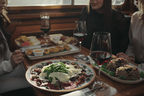 Gdańsk: River Cruise on Motlawa with Meal and Drink Romantic Cruise