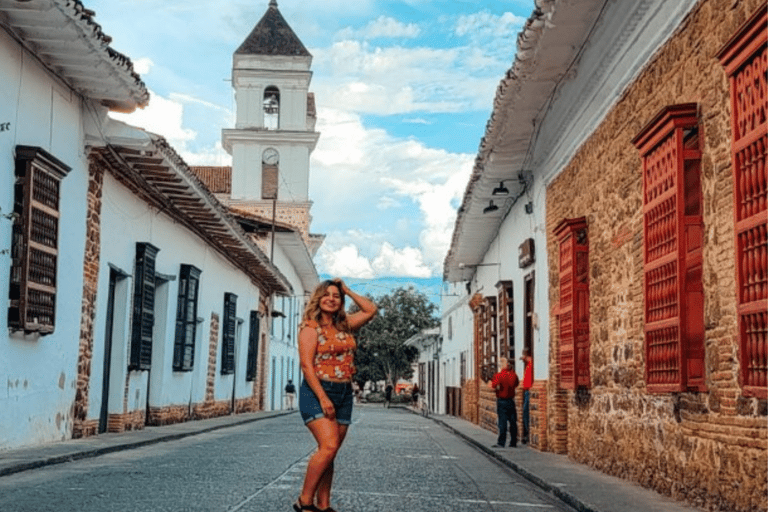 Medellín : Aventure en bateau + équitation à Santa Fe de AntioquiaSanta Fe de Antioquia : Promenade en bateau aventureux+excursion à cheval