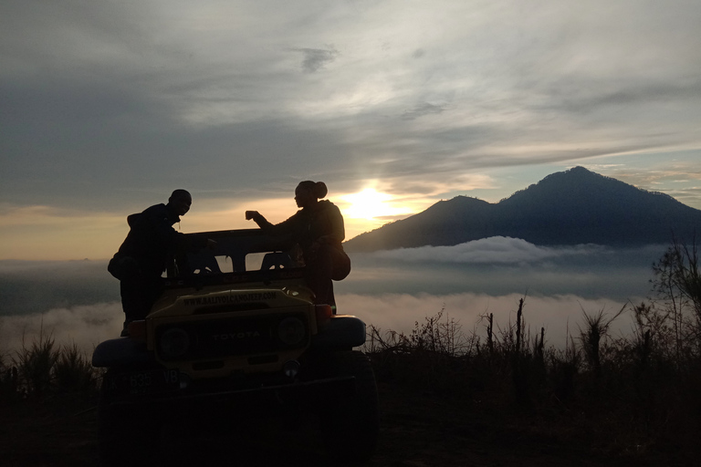 Bali: Avventura in jeep all&#039;alba del Monte Batur con Jungle SwingTour in jeep e swing con trasferimento dall&#039;area centrale di Bali