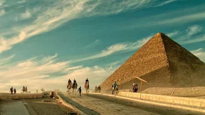 from hurghada day trip to cairo by flight and guided tour