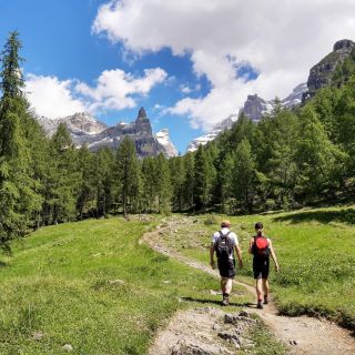 Bolzano: Private Full-Day Hike through the Dolomites