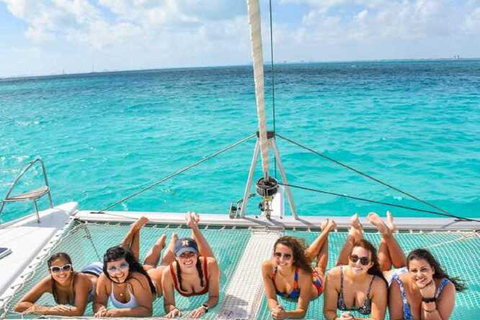 Catamarán y Snorkel en Arrecife de Cancún a Isla Mujeres