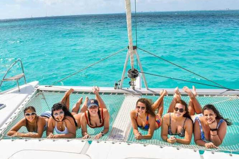 Catamarán y Snorkel en Arrecife de Cancún a Isla Mujeres