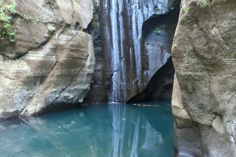 Yogyakarta: Hiking Nature Waterfall & Temples Tour Yogyakarta: Siluwok Waterfall & Temples Tour