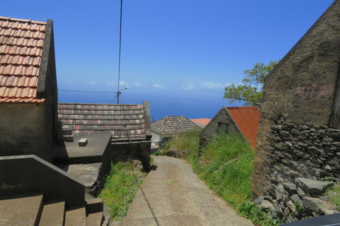 Madeira: costa sud-occidentale, corsa e cascata di Anjo&#039;s Tour 4x4Tour condiviso