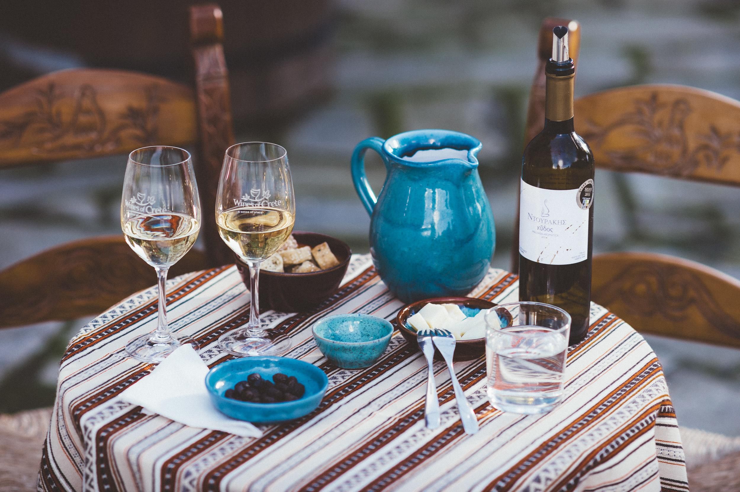 Rethymno: Private Weinkeller- und Olivenöl-Verkostungstour mit Mittagessen