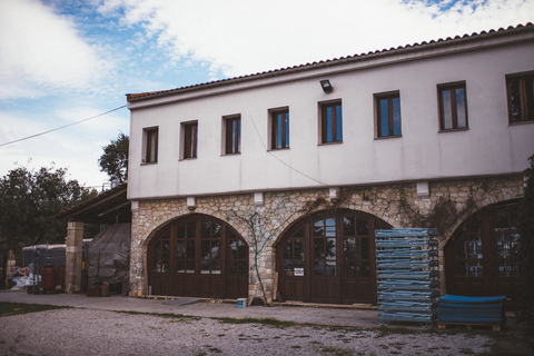 Rethymno: Tour privato di degustazione di vini e olio d&#039;oliva con pranzoRethymno: tour di degustazione di vino e olio d&#039;oliva con pranzo in villaggio