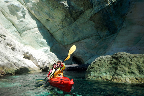 Santorini: Seekajak und Schnorcheln mit Mittagessen