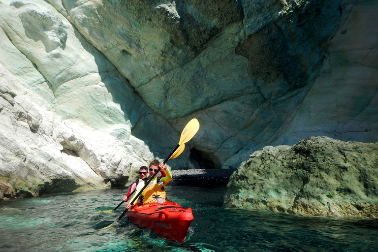 Santorin : kayak de mer et plongée en apnée avec déjeunerSantorin : kayak de mer et plongée en apnée avec déjeuner