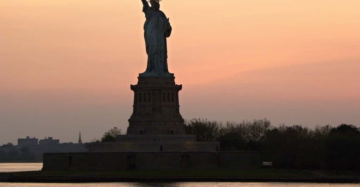 New York: Statue of Liberty and Ellis Island Sunset Cruise