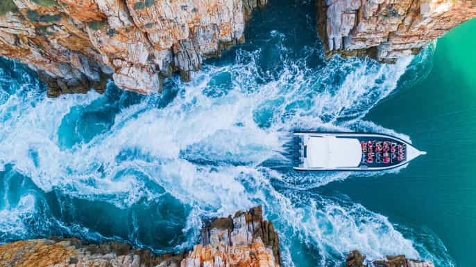 broome horizontal falls halfday seaplane boat tour
