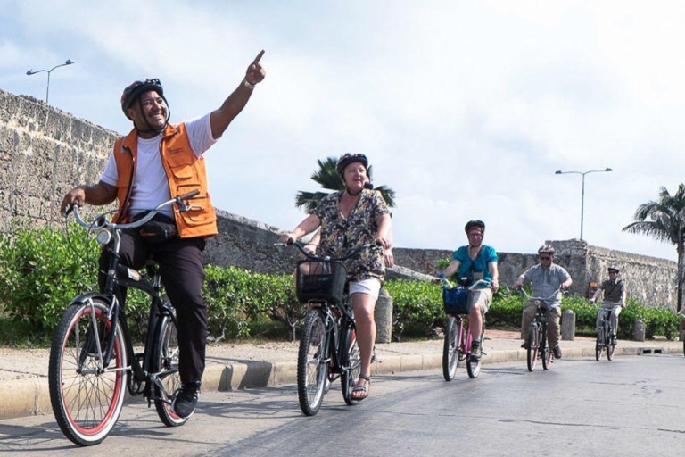 Carthagène: Tours à vélo dans la villeRoute historique de groupe partagé avec point de rencontre