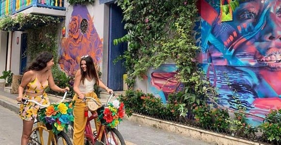 Cartagena Historical Bike Tour tasting typical flavors