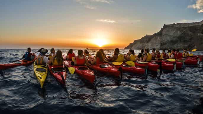 santorini sunset sea kayak y snorkel con cena
