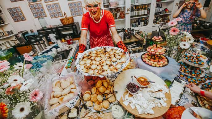 lisbon drag queen brunch at lx factory
