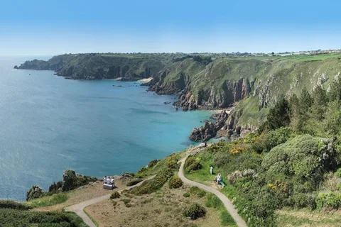 Guernsey: Half-Day Small-Group Coastal Highlights Tour