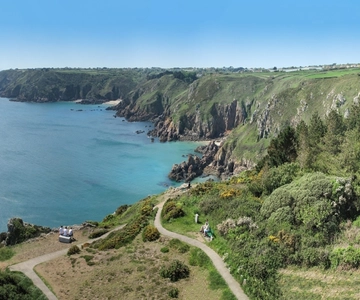 Guernsey: Half-Day Small-Group Coastal Highlights Tour