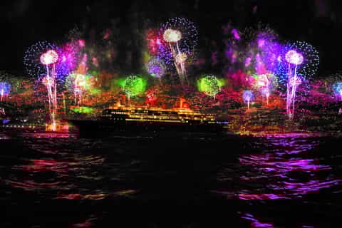 Madeira: New Year’s Eve Catamaran Tour with Champagne