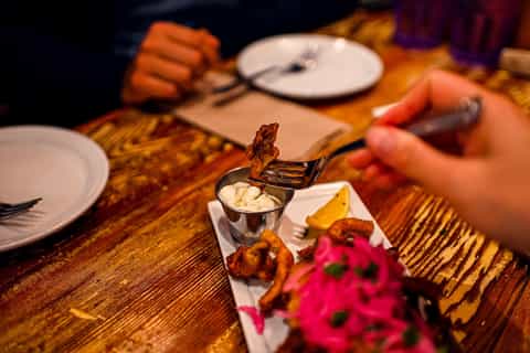 Vancouver: Guided Food and City History Tour