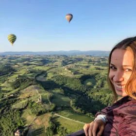 Siena: Ballonfahrt über die Toskana mit einem Glas Wein